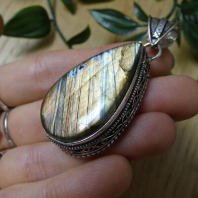 CIONDOLO IN LABRADORITE GOCCIA 4