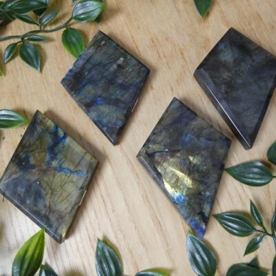 DIAMANTE IN LABRADORITE