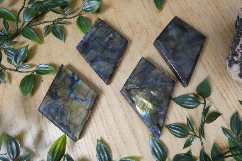DIAMANTE IN LABRADORITE
