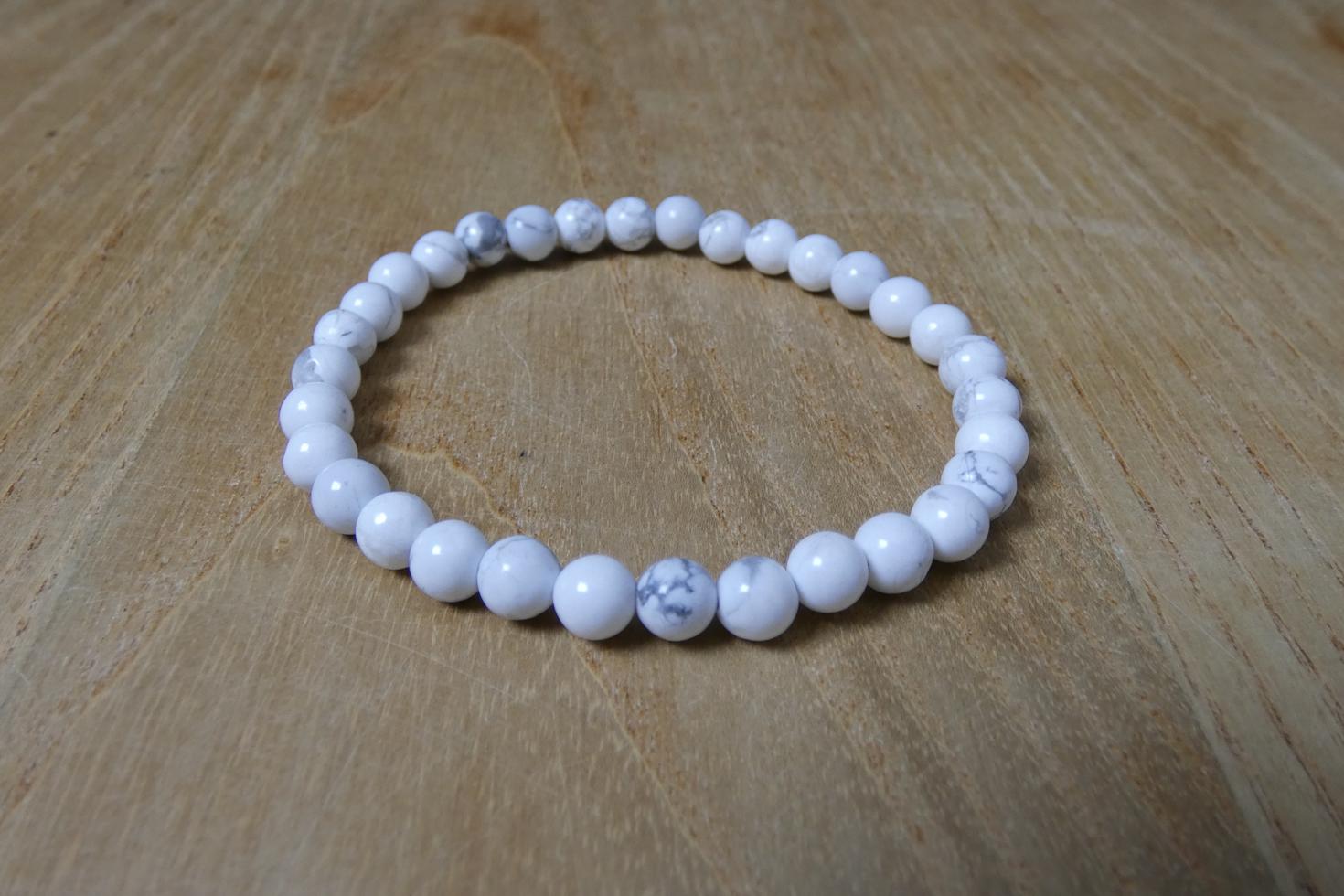 BRACCIALE IN HOWLITE 1
