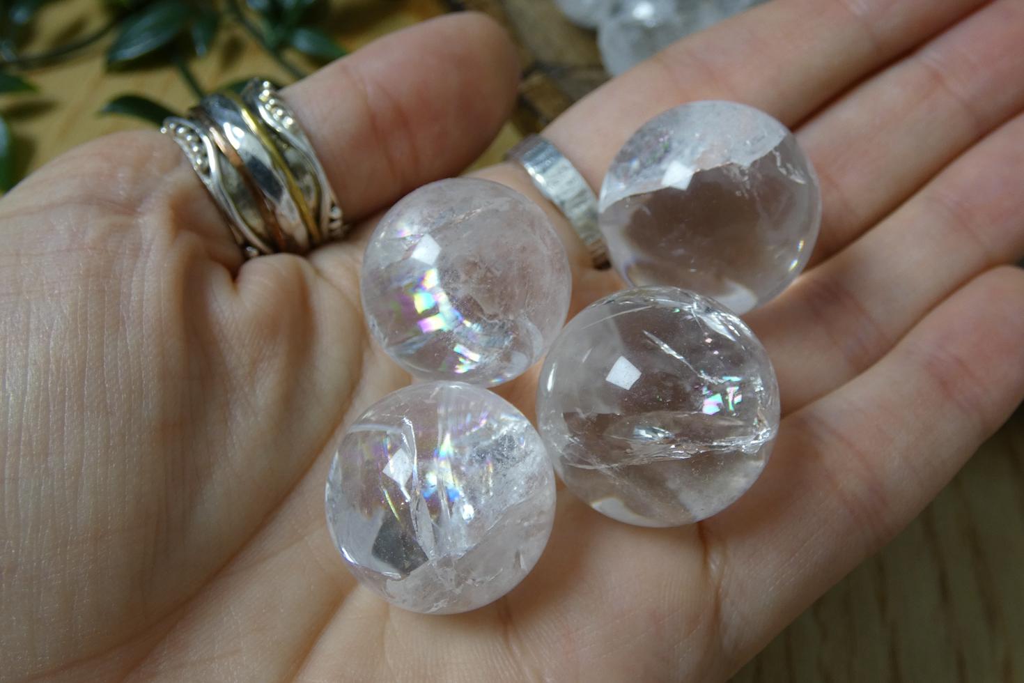 MINI SFERA IN QUARZO IALINO 2