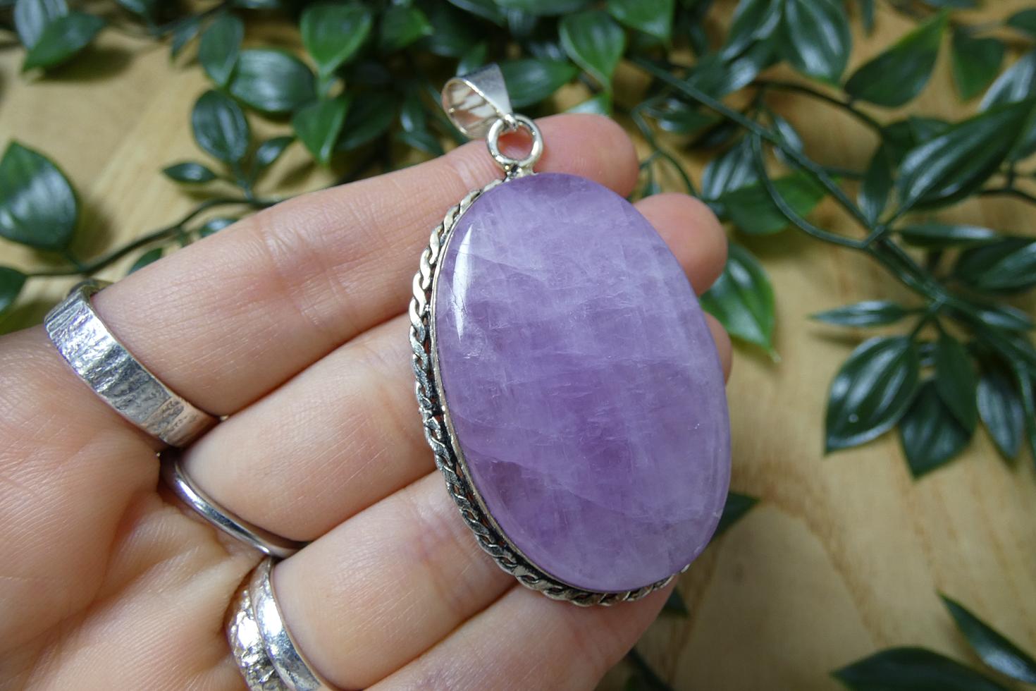 CIONDOLO IN KUNZITE 2