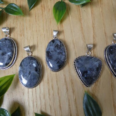 CIONDOLO IN LARVIKITE