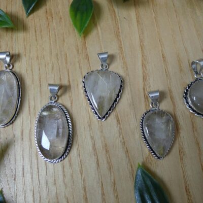 CIONDOLO IN QUARZO RUTILATO