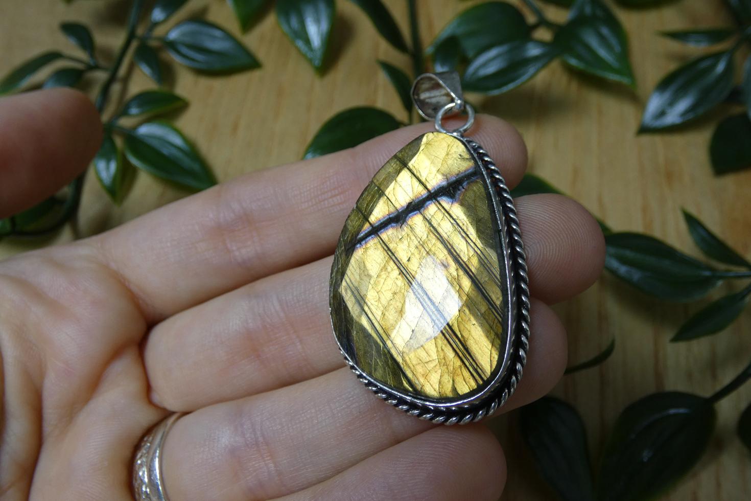 CIONDOLO IN LABRADORITE SFACCETTATA 4