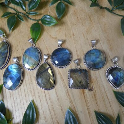 CIONDOLO IN LABRADORITE SFACCETTATA